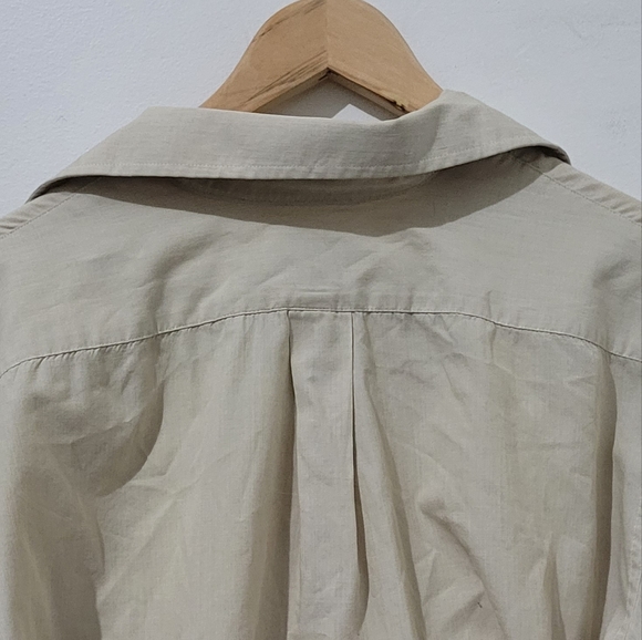 VAN HEUSEN BIEGE COTTON BUTTON UP SHORT SLEEVE SHIRT SIZE: MEDIUM - Picture 2 of 6